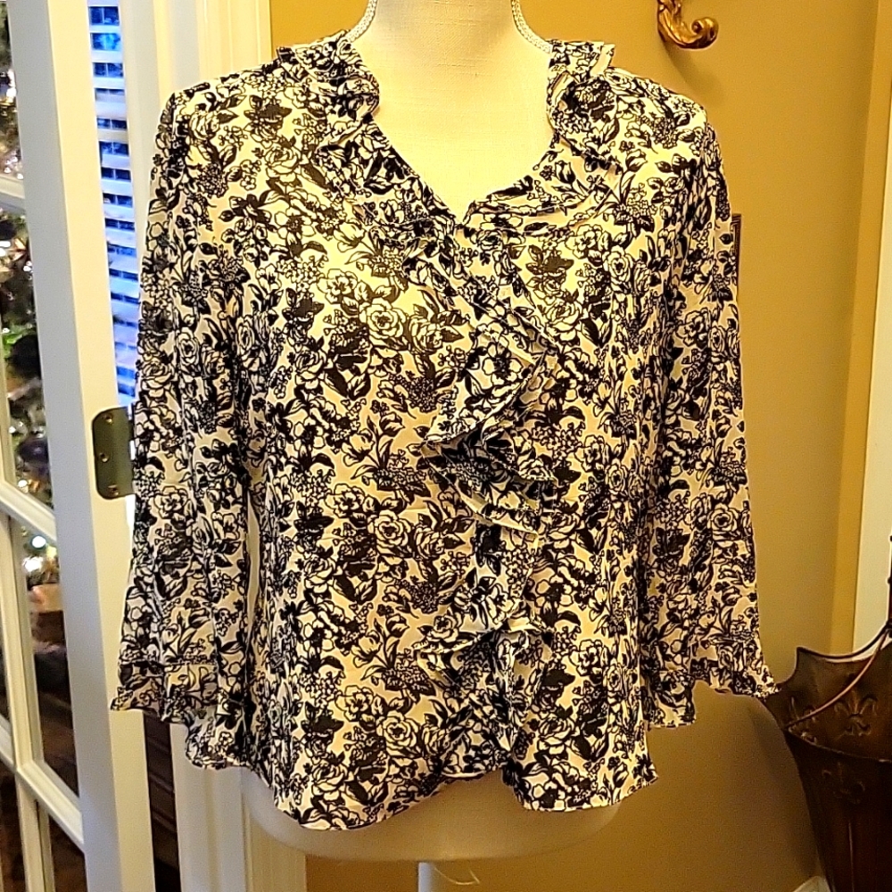 Laura Ashley silk black white floral print ruffled top long sleeve Lined 18 EUC…